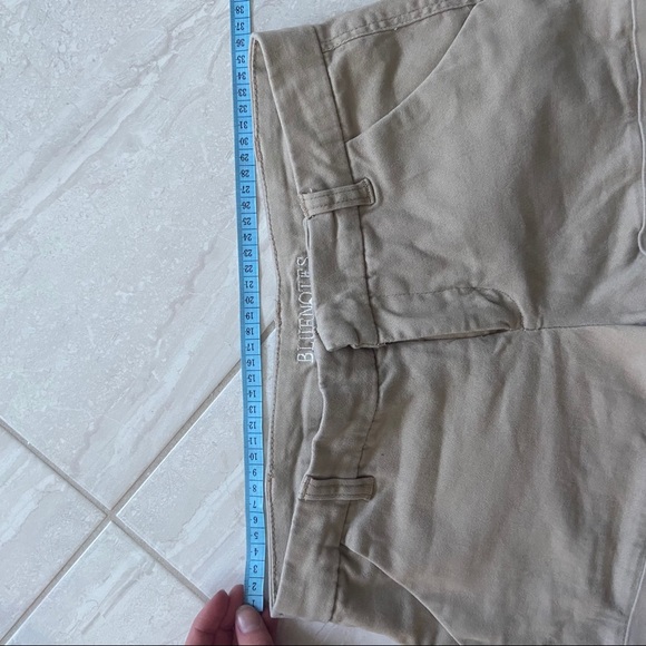 Tan shorts - Picture 5 of 10